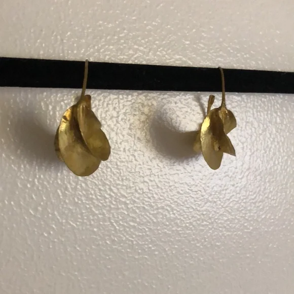 Tribal Hoop Twist Earrings - Picture 4 of 7